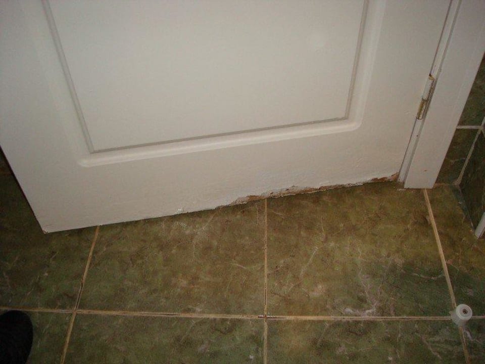 Rückstände eines Wasserschadens im Bad AluaVillage Fuerteventura
