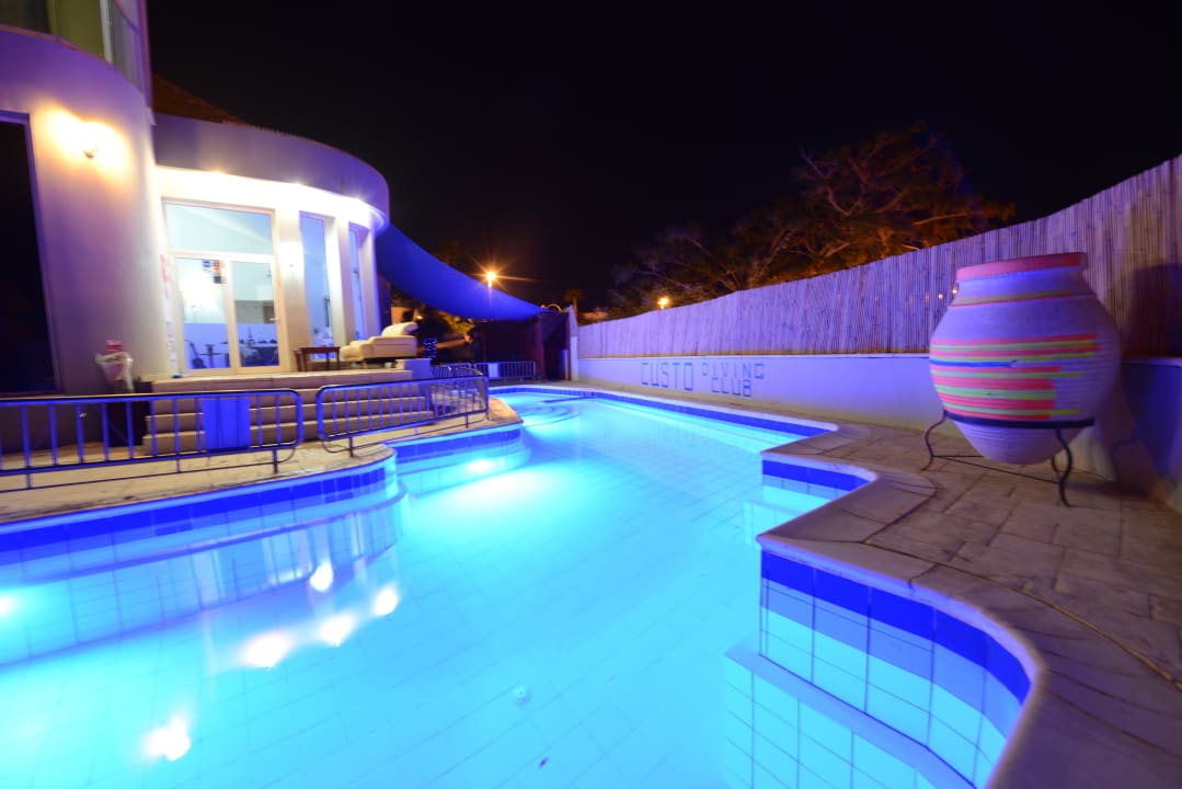 Pool Guest House Villa Custo