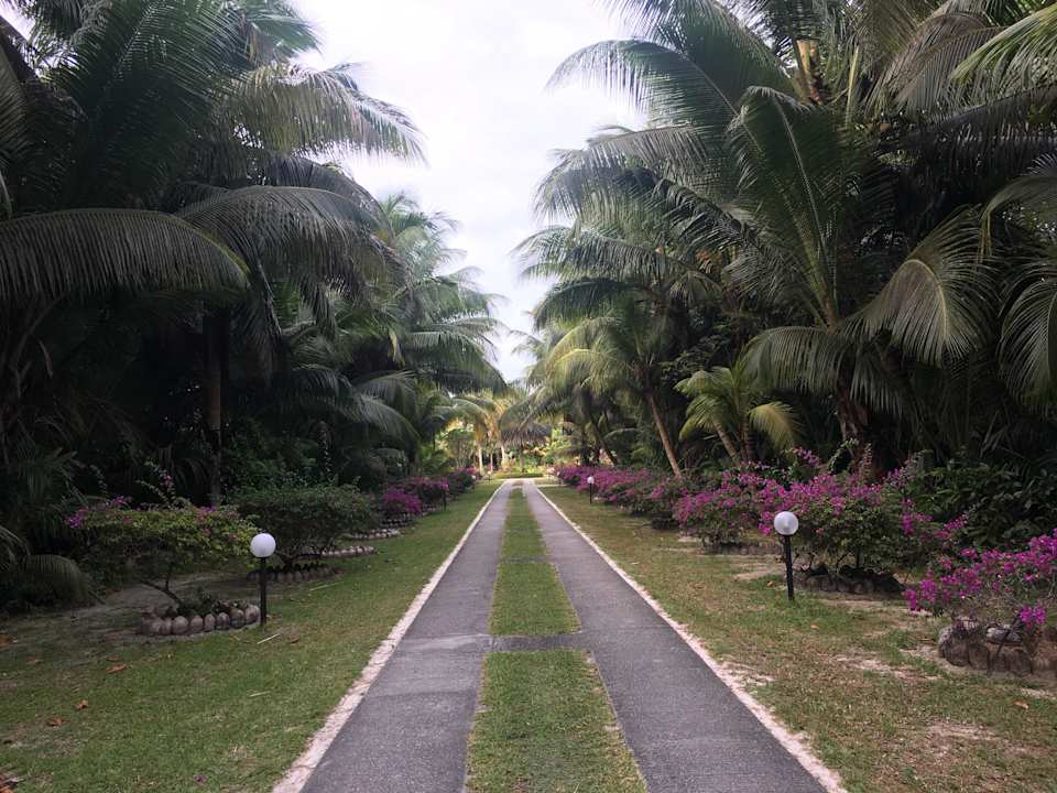 Zufahrt zum Les Villas Dor Hotel Les Villas d'Or