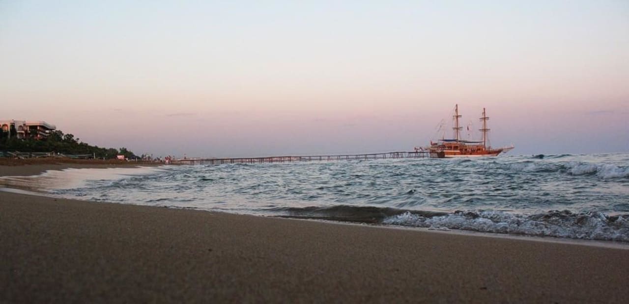 Abendstimmung am Strand Alba Resort Hotel