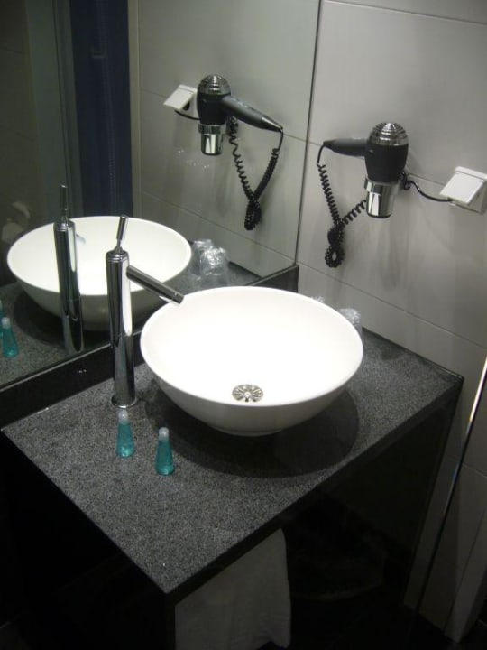 Bad im Motel One München City Ost Motel One München-East Side