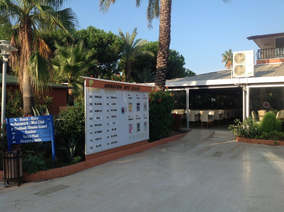 Restaurant vom Hauptpool aus Club Turtas Beach Hotel
