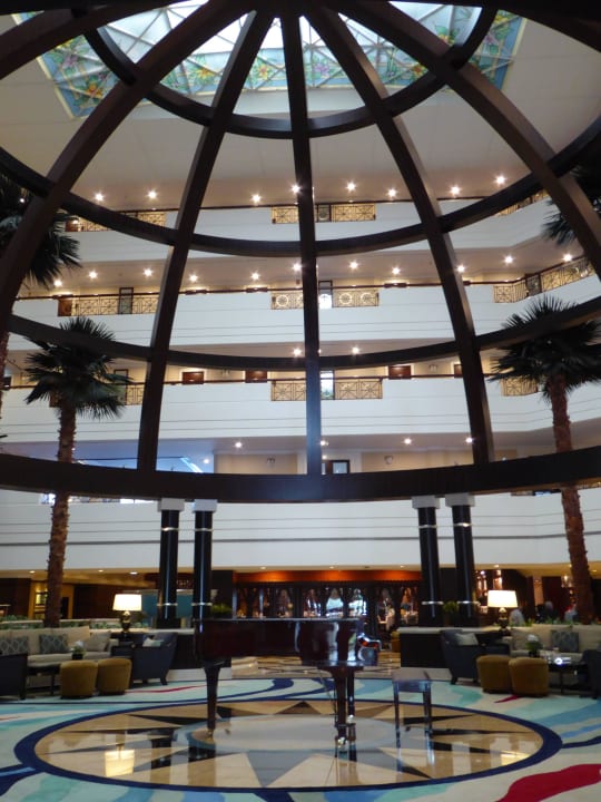Atrium Mövenpick Grand Al Bustan Dubai