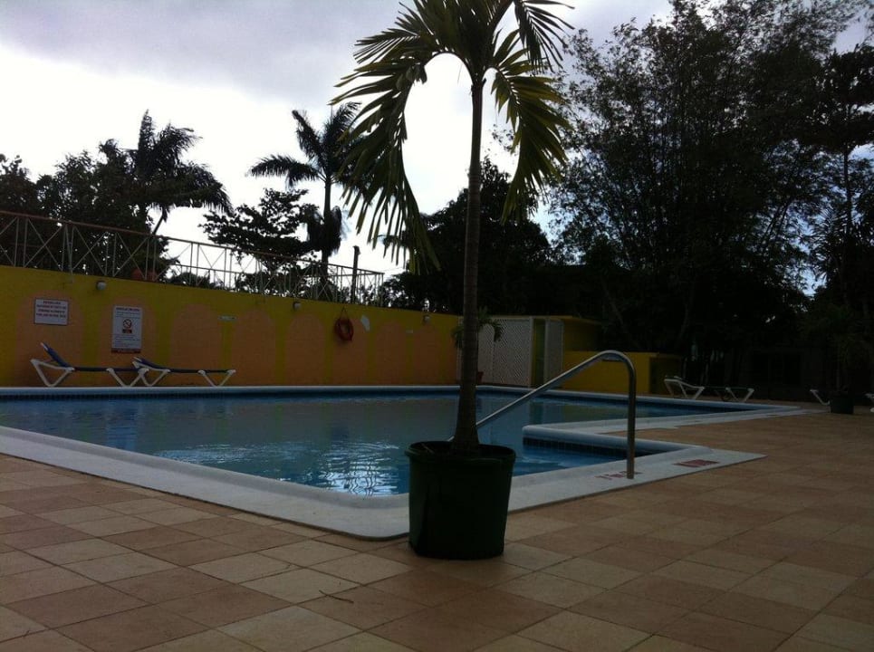 Pool Gartenseite Hotel Grand Pineapple Beach Negril