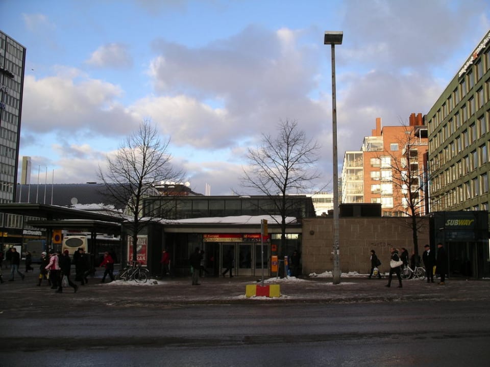 Kampi Einkaufszentrum, Metro- und Busstation Radisson BLU Hotel Royal Helsinki