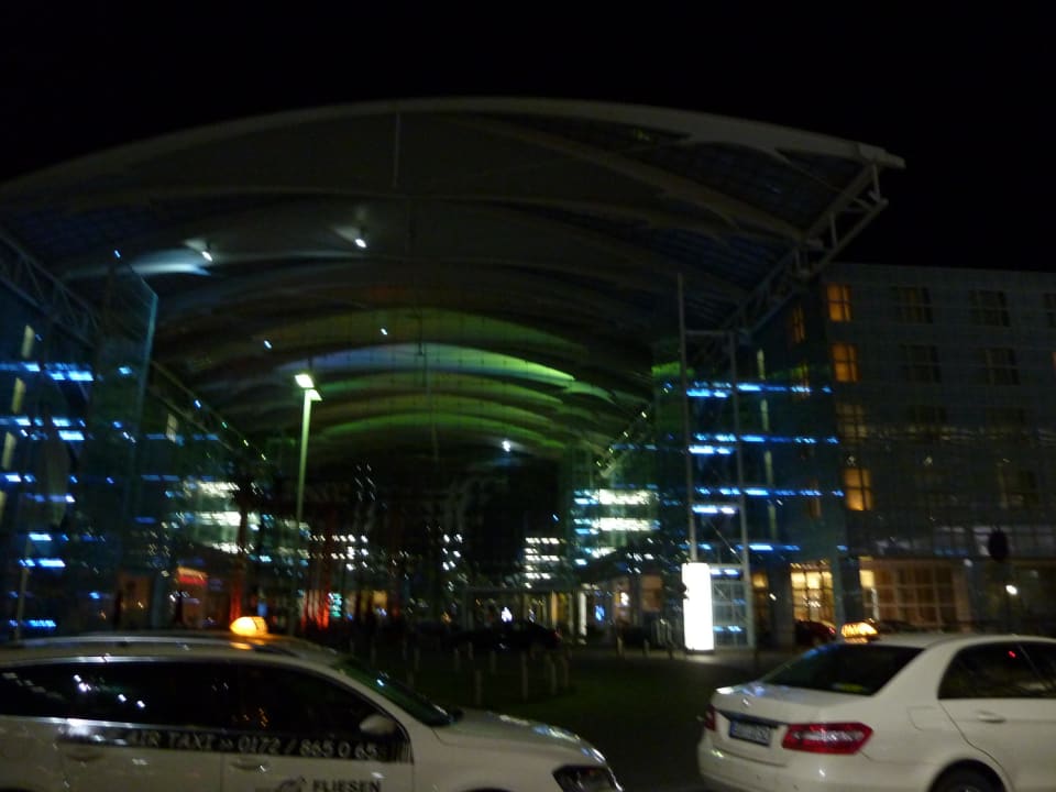 Von außen Hilton Munich Airport