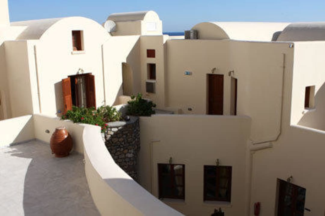 Innerhalb der Anlage Hotel Epavlis