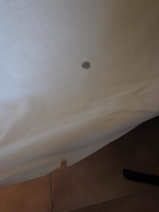 Bettlacken mit Löchern Bei Juan Playa Blanca