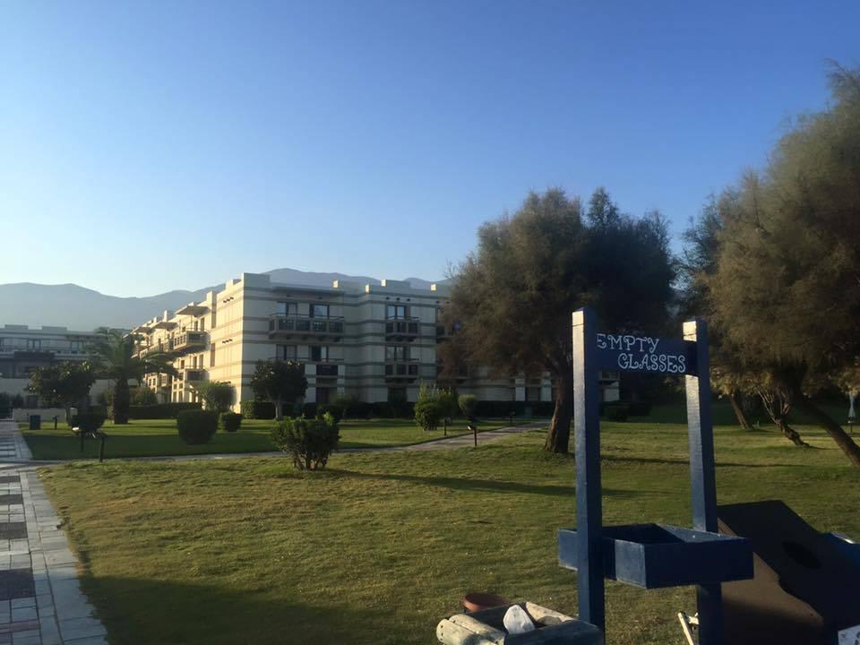 Hotel vom Strand aus Grecotel Meli Palace