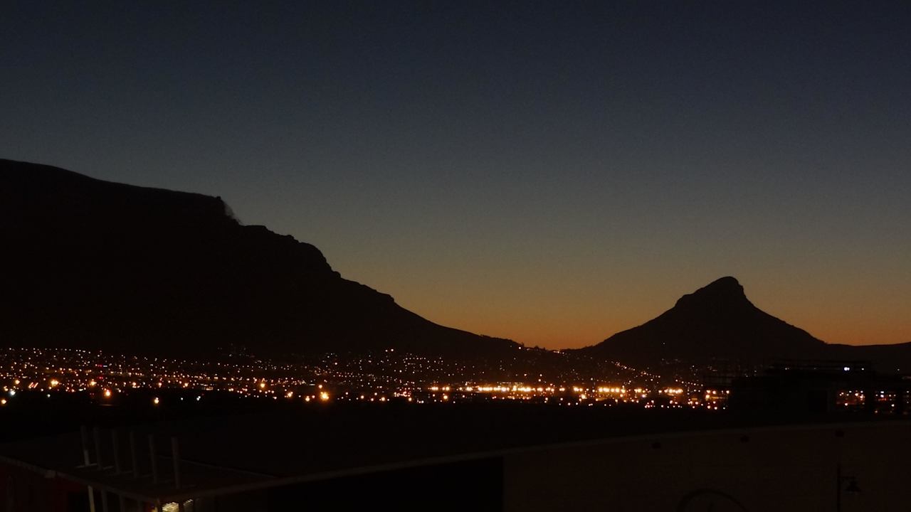 Ausblick vom Balkon abends Apartments Island Letting Crystal Towers Residences