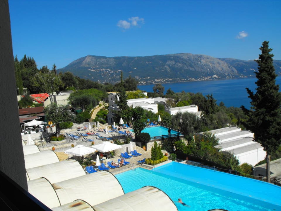 Blick vom Balkon Grecotel LUXME Daphnila Bay