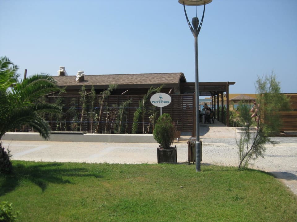 Strandbar von der Promenade Port Side Resort Hotel