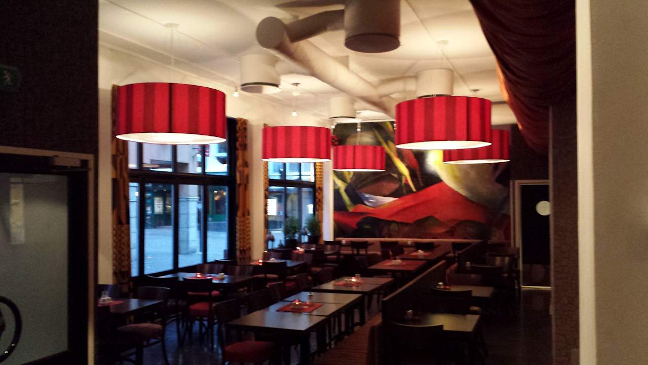 Abends echt gut gefüllt, die Tapasbar Clarion Collection Hotel Saga