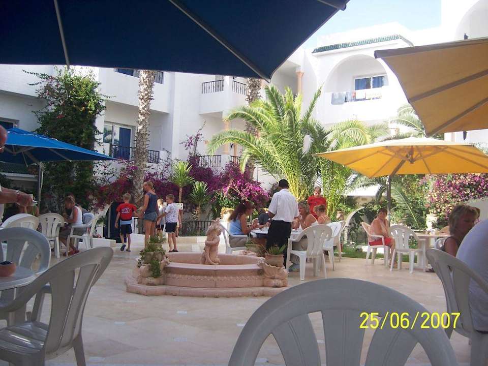 Innenhof Hotel Nesrine