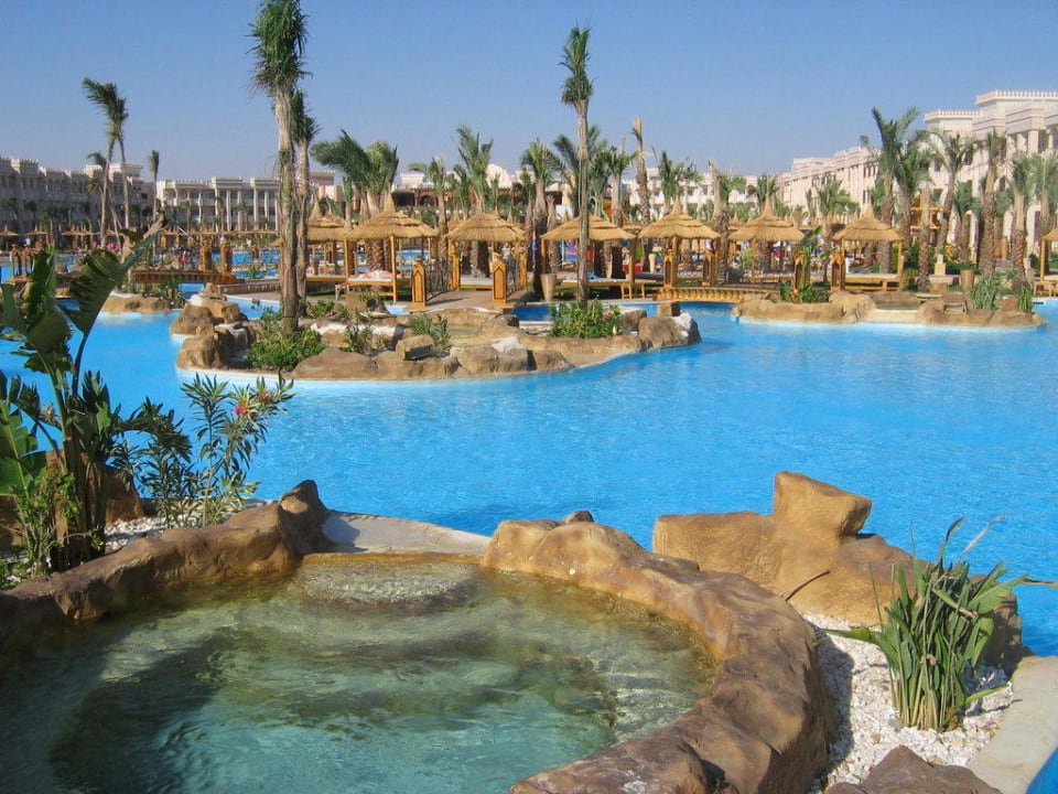 Teil der Poolanlage Pickalbatros Palace Resort