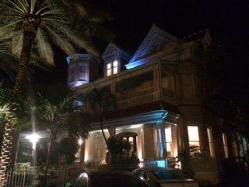 Bei Nacht The Southernmost House  Hotel