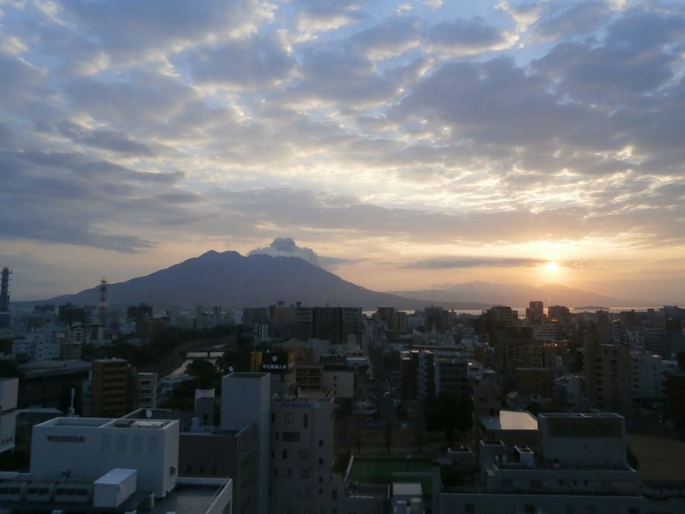 Zimmerausblick auf Vulkan Sakurajima Solaria Nishitetsu Hotel Kagoshima