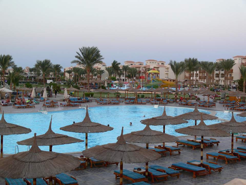 Pool zwischen 1000/6000 Block vorm Hauptrestaurant Pickalbatros Dana Beach Resort - Hurghada
