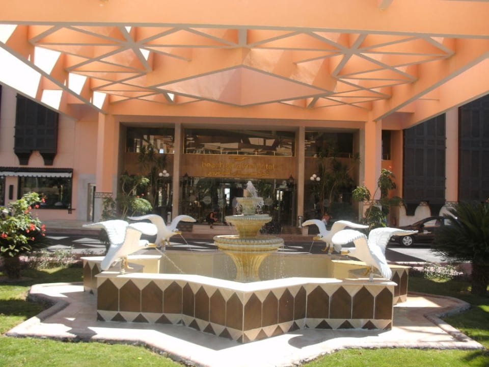 Eingang zum Haupthaus Beach Albatros Resort
