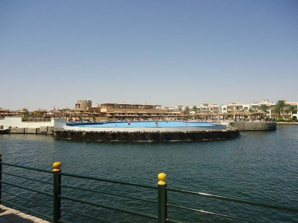 Meerwasserlagune mit Pool Pickalbatros Dana Beach Resort - Hurghada