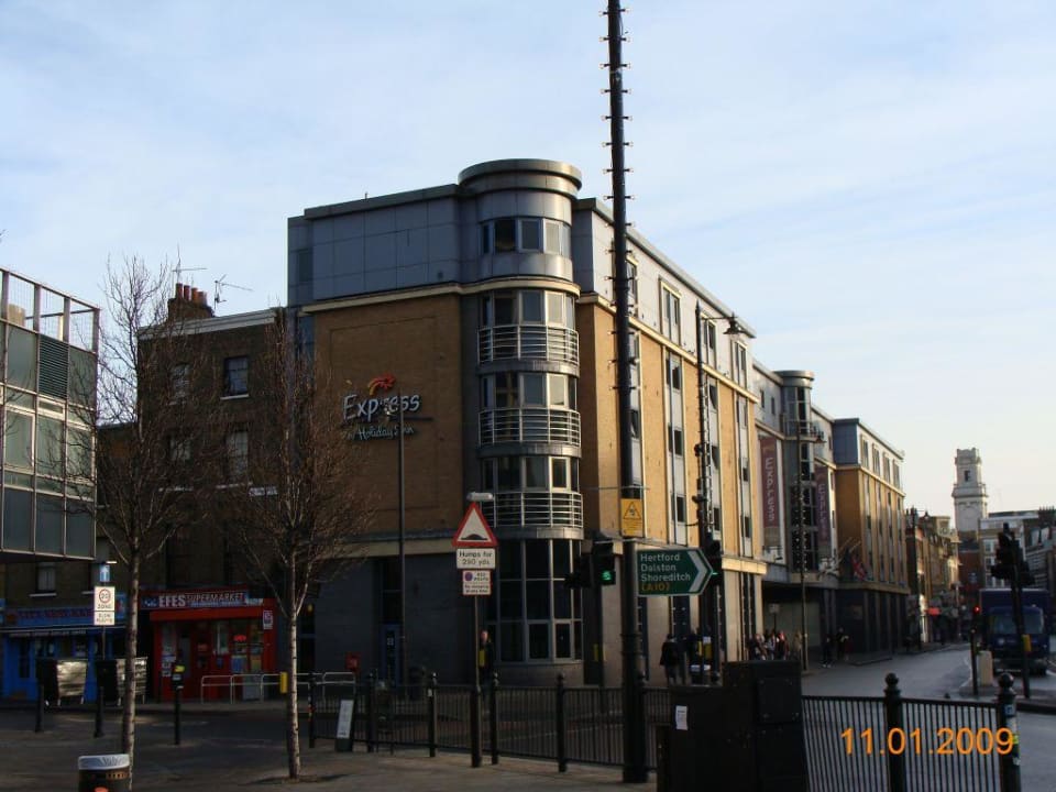 Aussenansicht des Hotels von der Old Street Hotel Holiday Inn Express London City