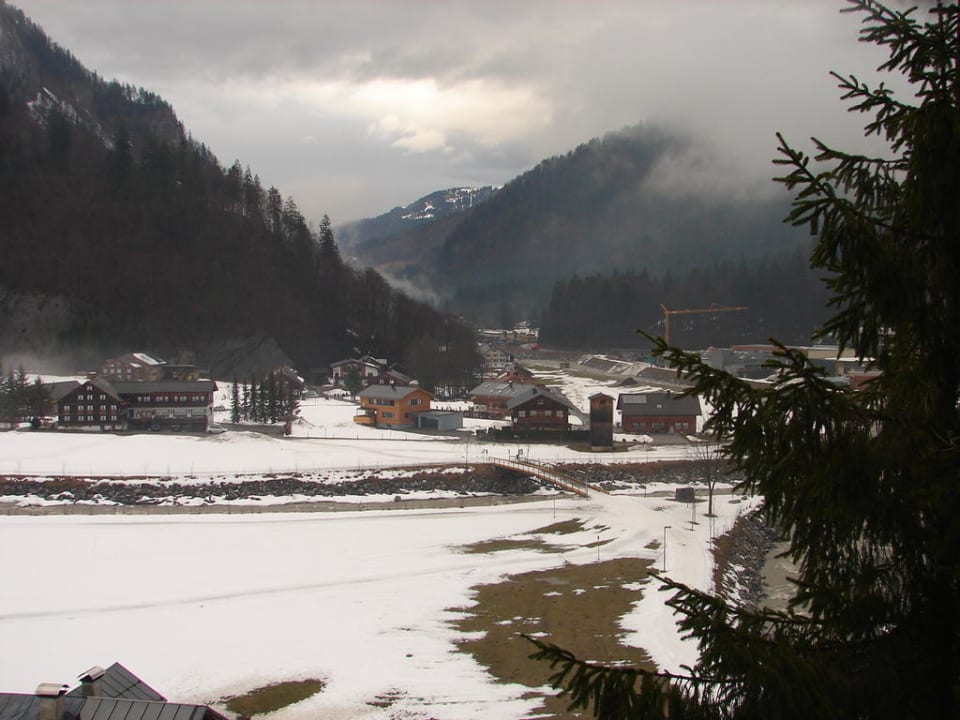 Blick nach links vom Zimmer aus Hotel Adler