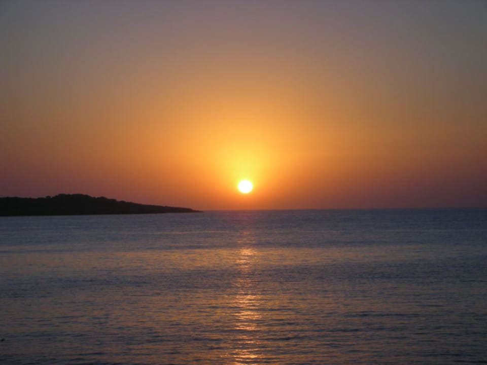 Sonnenaufgang aus unserem Zimmer Hotel Club S'Illot