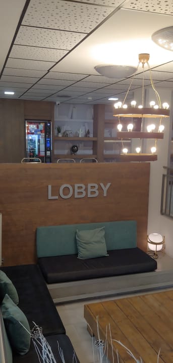 Lobby Madrid Airport Suites, Affiliated by Meliá