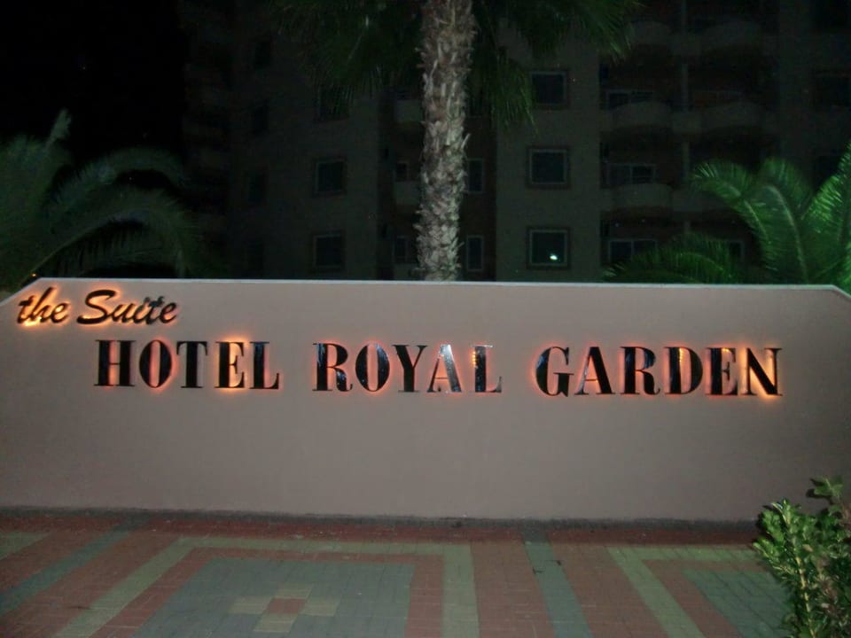 Der Name des Hotels Hotel Royal Garden Beach