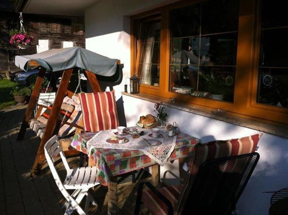 Frühstücksbuffet auch gerne mal in der Morgensonne Ferienpension Christl