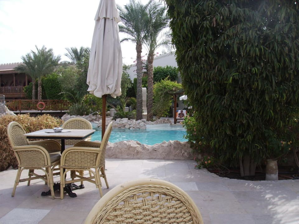 Blick von einer Poolbar Ghazala Gardens