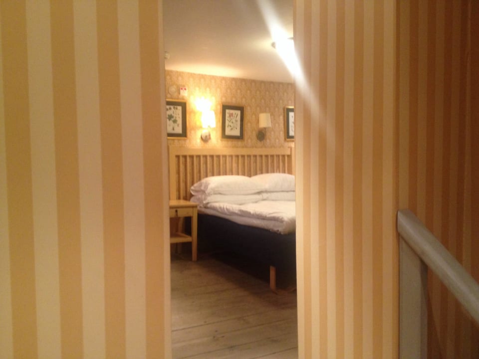 Blick vom Flur ins Schlafzimmer Best Western Hotel Royal