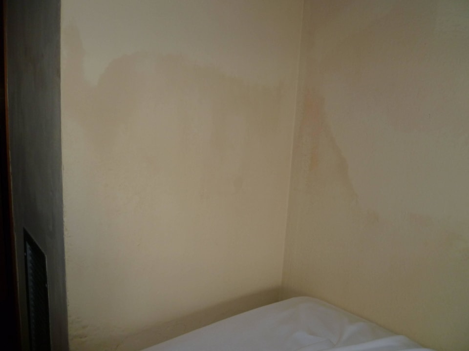 Direkt am Klappbett - hoffe kein Schimmel gewesen! Hotel Bahia del Sol