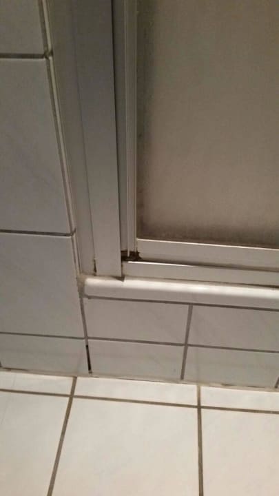 Dreckige Dusche  Hotel Amadeus ROYAL Berlin