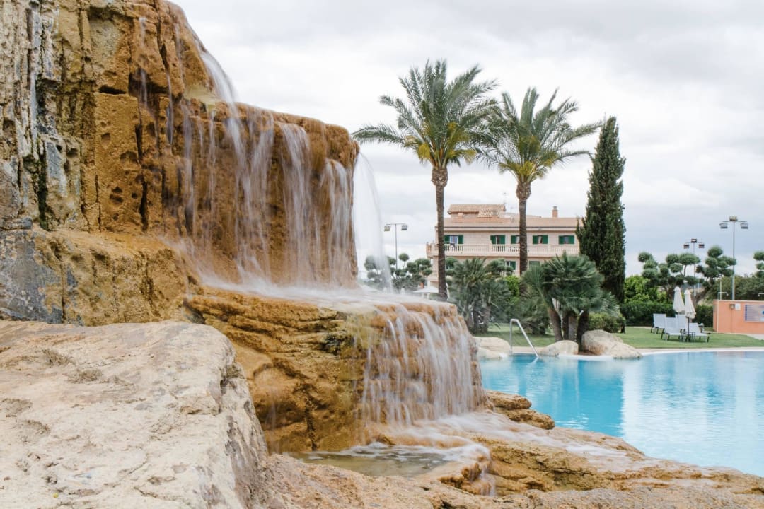 Außenpool mit Wasserfall Hipotels Hipocampo Palace & Spa