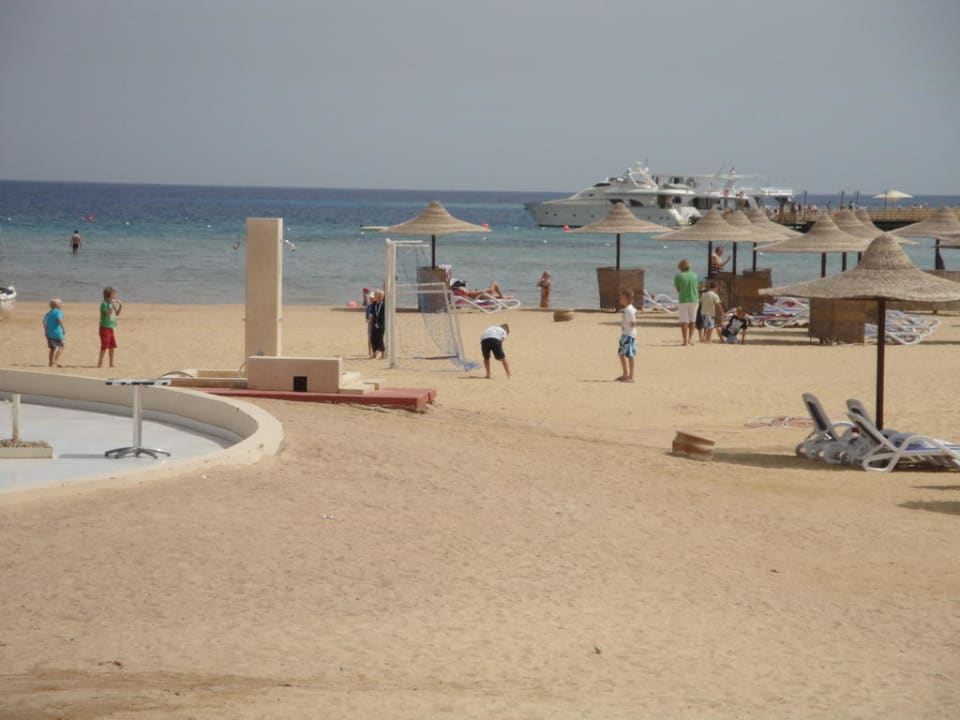 Blick von der Poolbar zum Strand Cleopatra Luxury Resort Makadi Bay