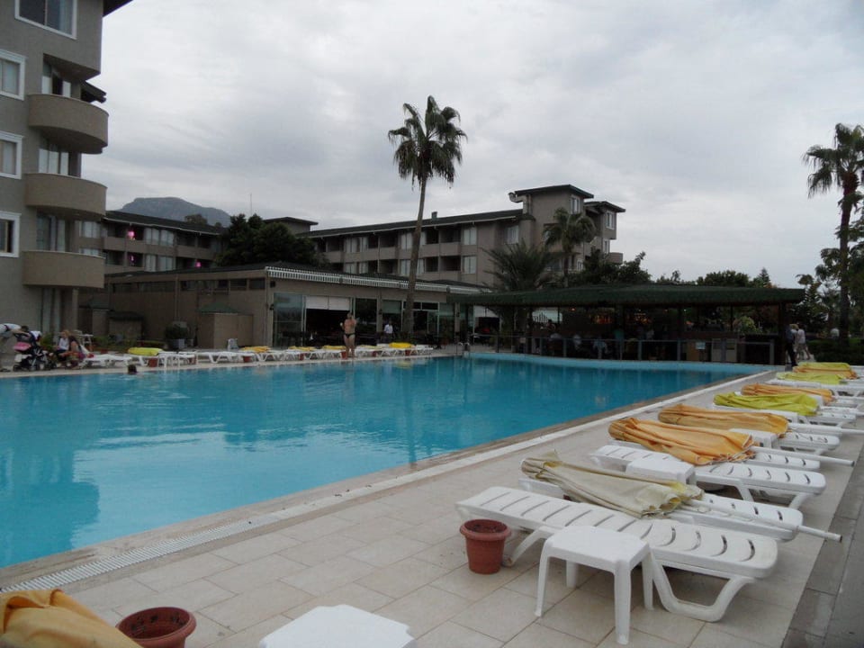 Pool und Poolbar Senza Sunset Beach Hotel