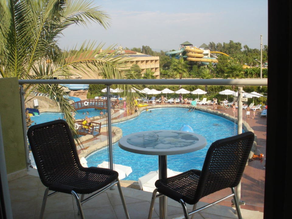 Balkon und Ausblick auf den Aquapark Selectum Family Resort Side