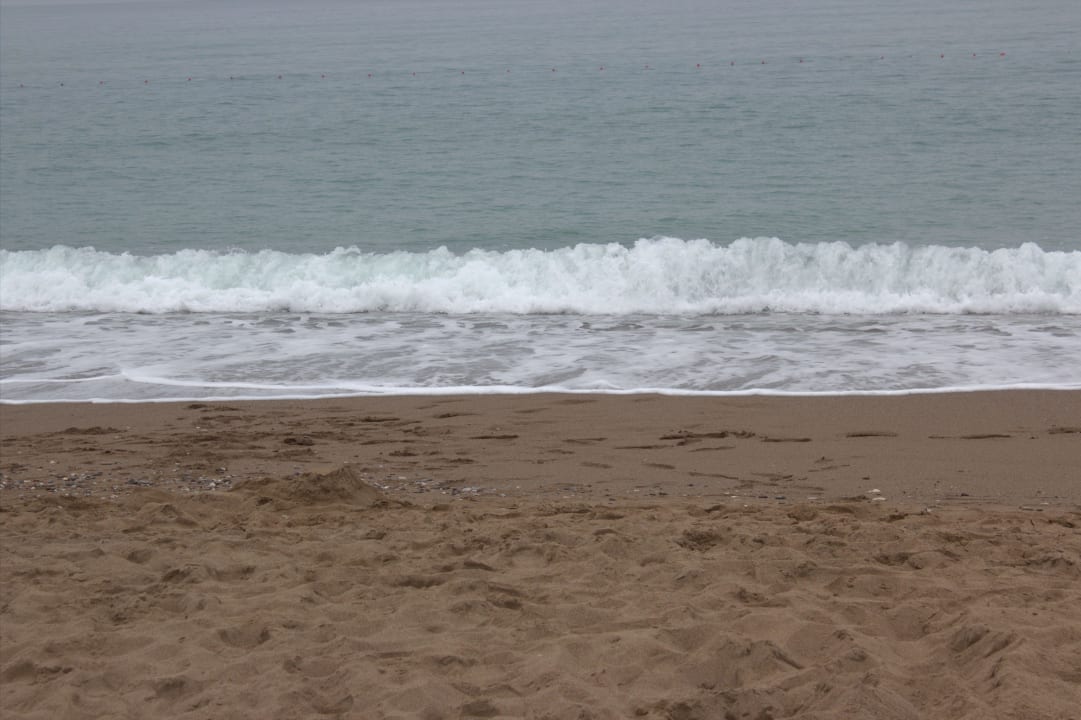 Штормило, апрель. Но запах моря, пляж и волны нас  Marvida Family Eco