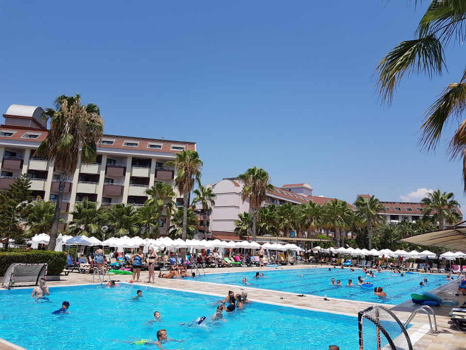 Wasserball und Animationen Pool Hane Family Resort