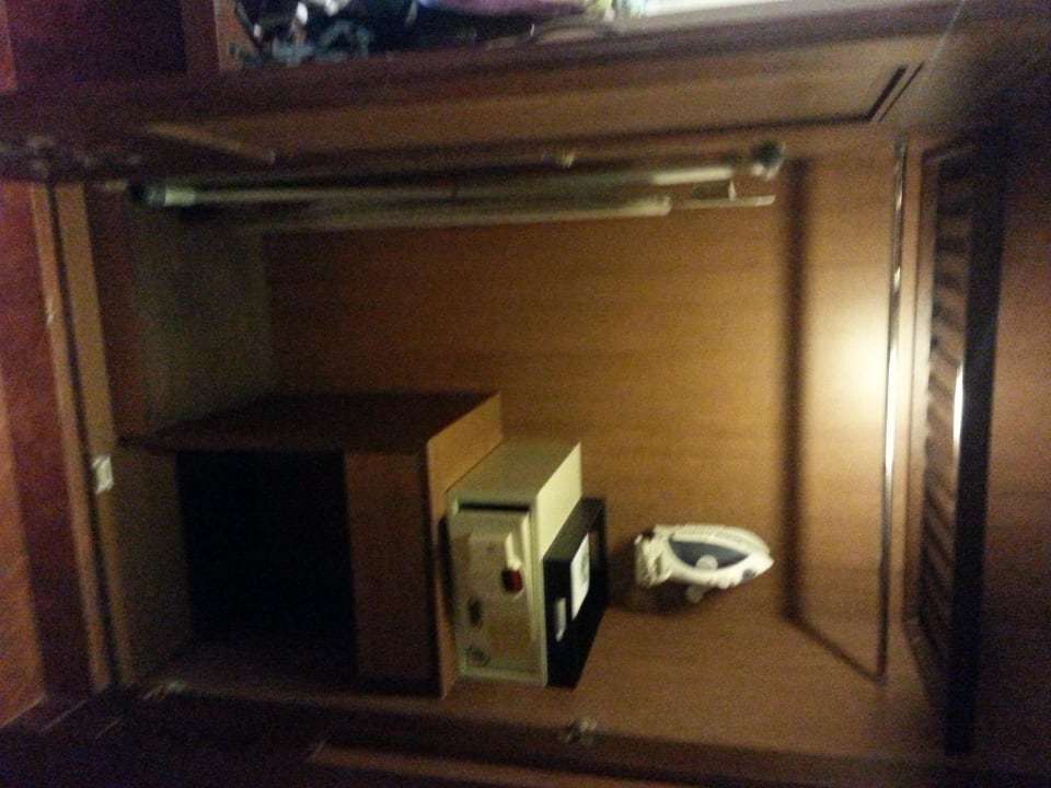 Toller Schrank :-(! Country Inn & Suites By Carlson Goa Candolim