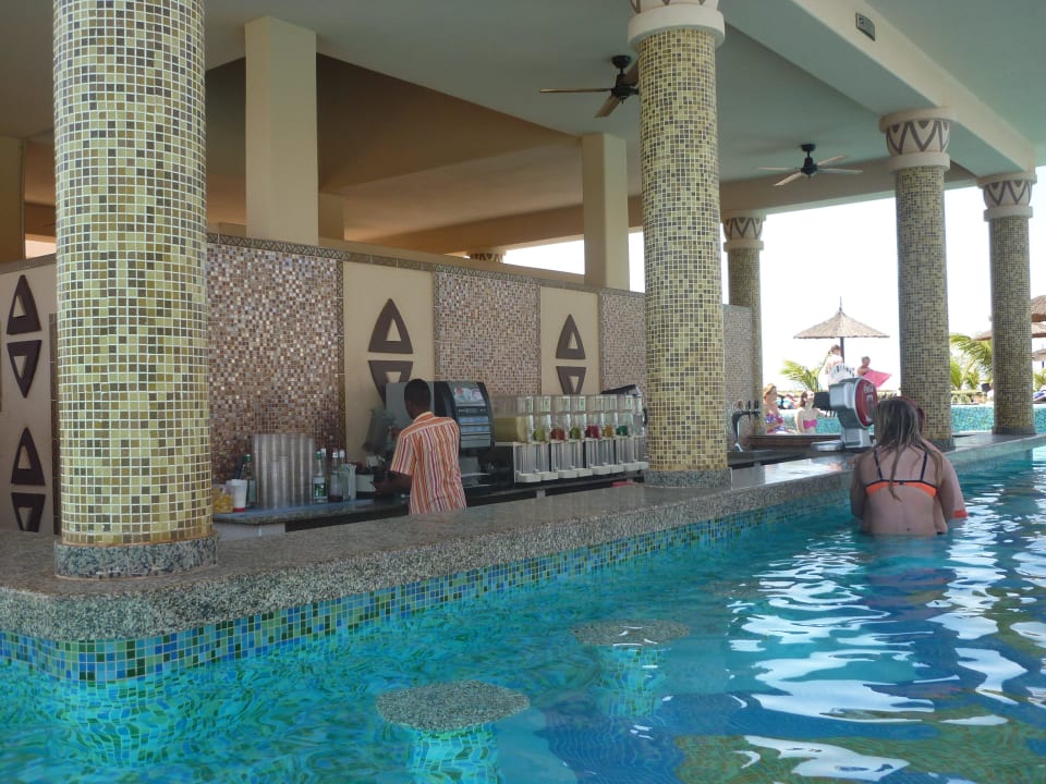 Die nette Poolbar Hotel Riu Touareg