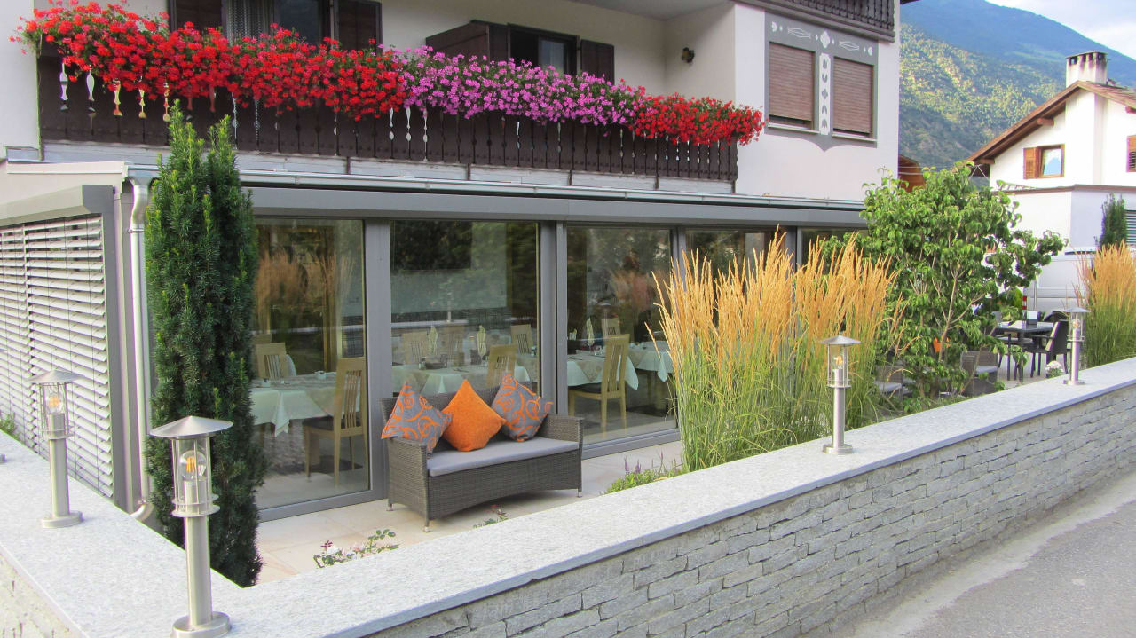 Geschmackvoll gestaltete Aussenanlage Pension Tannenhof