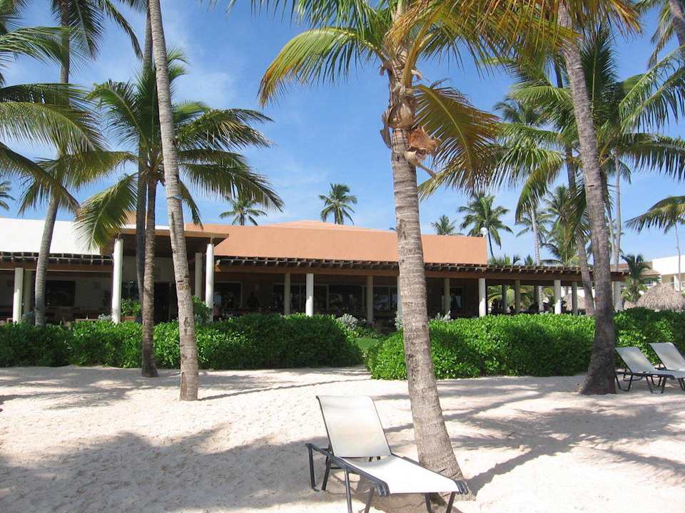 Das Restaurant La Riviera vom Strand aus gesehen Secrets Royal Beach Punta Cana - Adults only