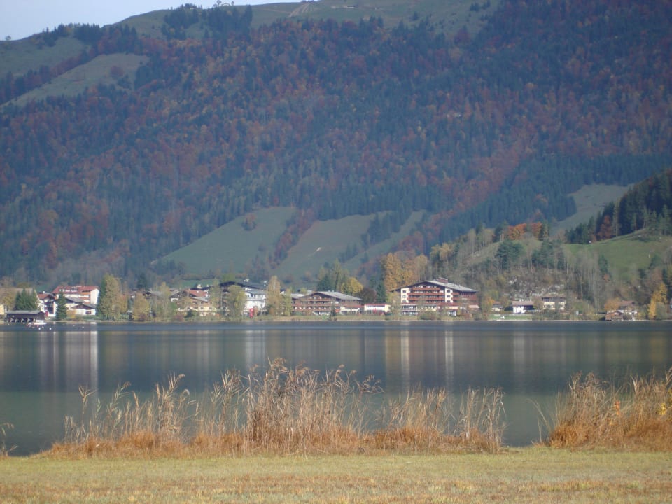 Hotel vom gegenüber liegendem Ufer Hotel Bellevue am See