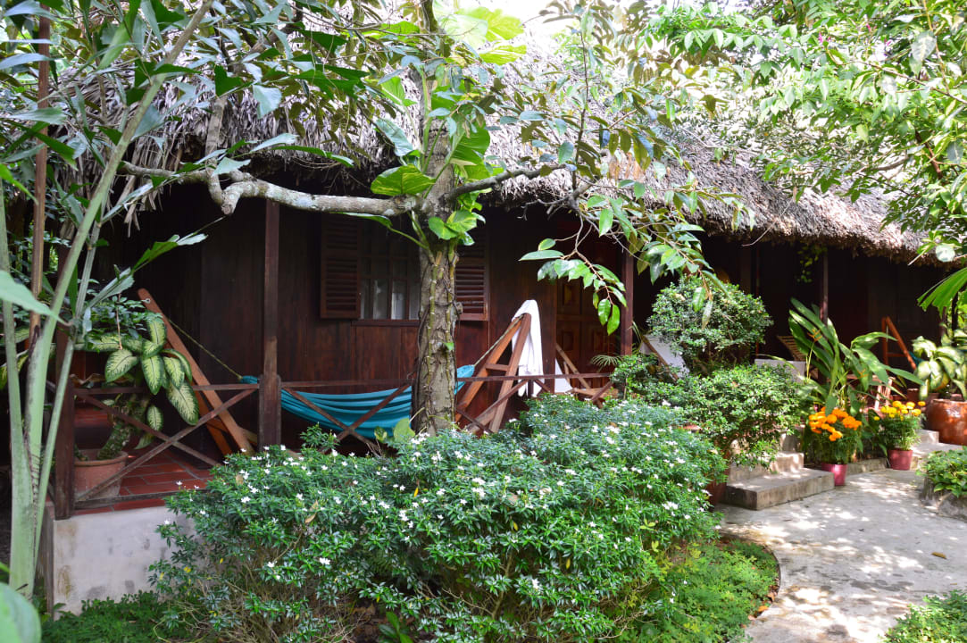 Nasz domek ze strony ogrodu Jardin du Mekong Homestay