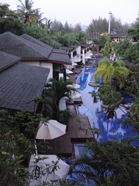 Poolanlage bei den Pool-Access-Zimmern La Flora Khao Lak