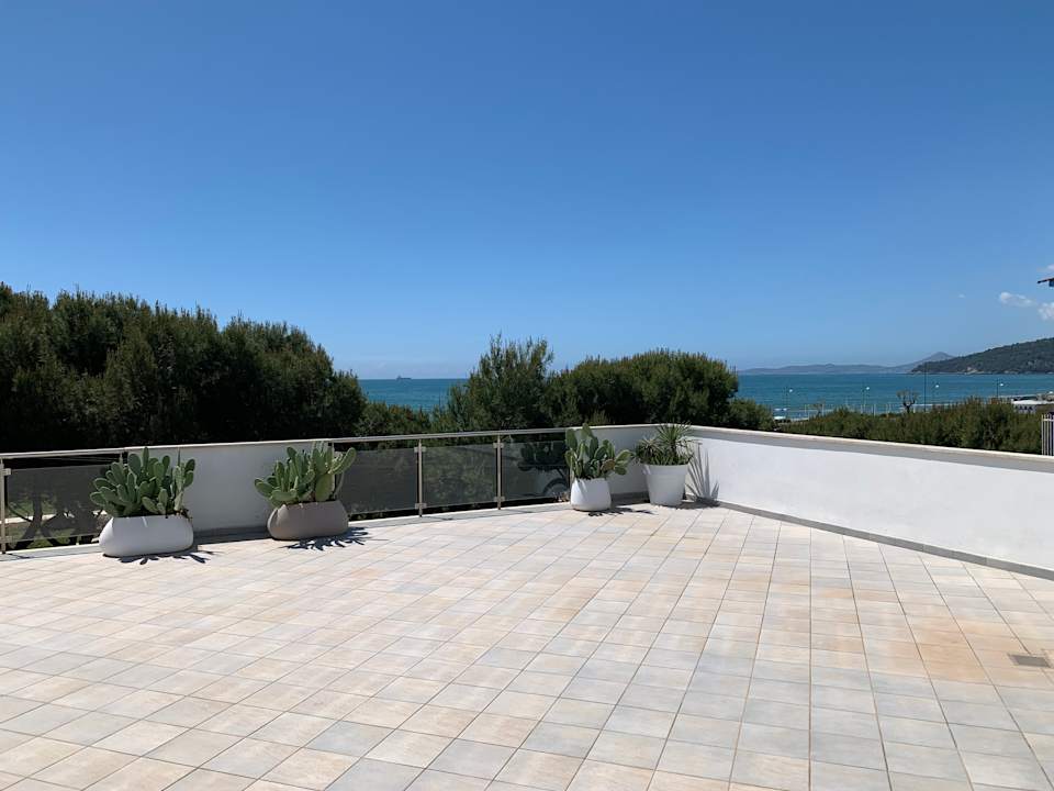 Außenansicht Dove il tramonto incontra il mare, attico panoramico a due passi dalla spiaggia