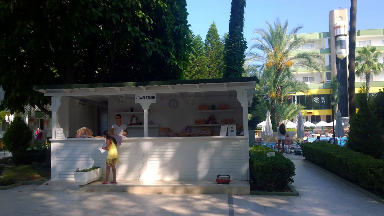 Handtuch-Umtausch Stand (mit Urlaubs-Waage) Botanik Hotel & Resort