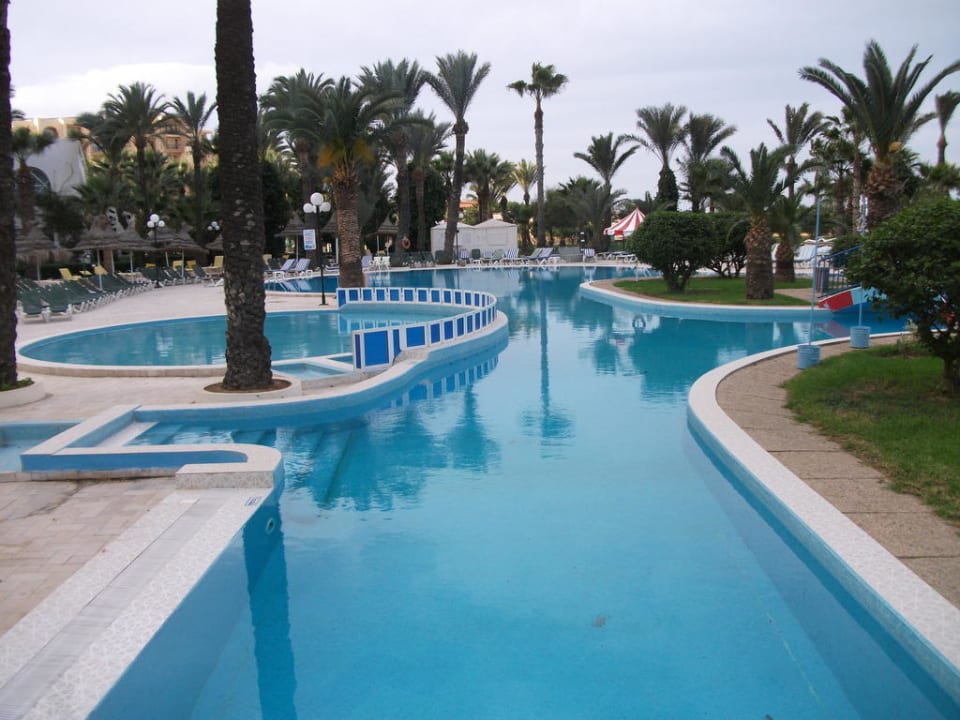Der wunderschöne Pool Riadh Palms Resort & Spa